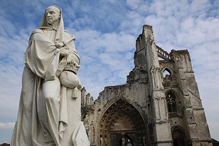 Ruines Saint-Bertin et statue de Suger