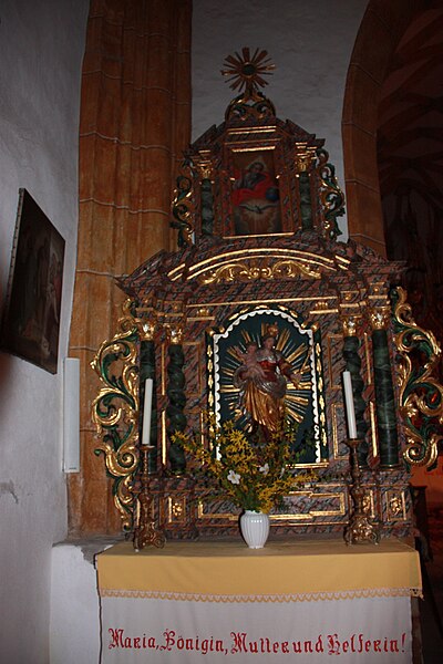 File:Kirche am Magdalensberg - Marienaltar.JPG