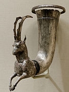 Rhyton aqueménida con forma de íbice.