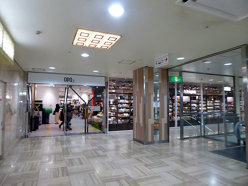 File:The 2nd floor entrance of Sannomiya Opa 2.jpg