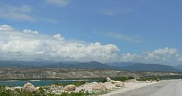 Het meer Laguna del Fondo op de grens met Haïti