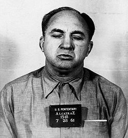 Mickey Cohen poliisin pidätyskuvassa vuonna 1961