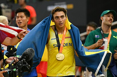 Armand Duplantis, medalhista de ouro no salto com vara.