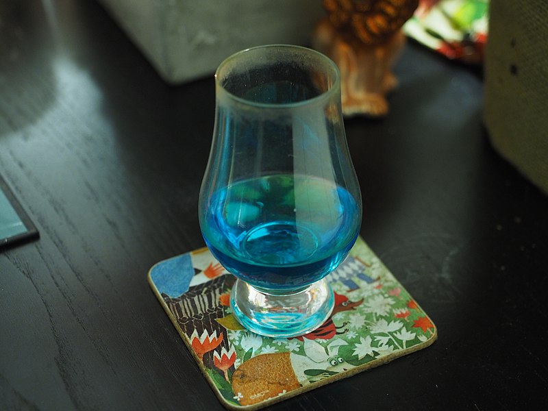 File:Peppermint liqueur in a glass.jpg