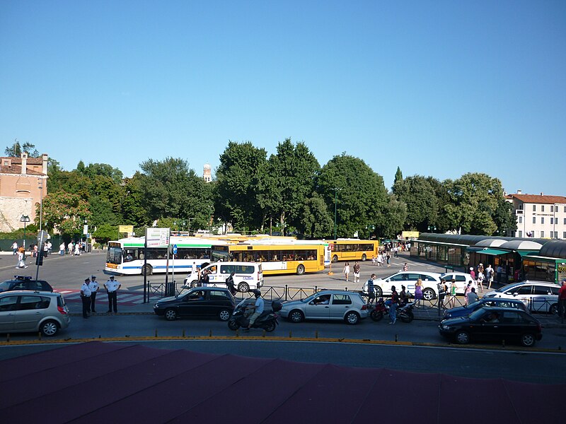 File:Piazzale Roma.JPG