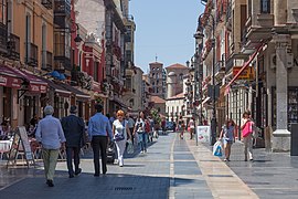 La calle ancha fue peatonalizada en 1997