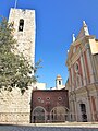 La Cathédrale Notre-Dame-de-la-Platea d'Antibes avec son campanile et la chapelle Saint-Esprit.