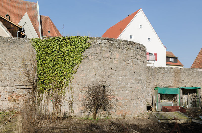 File:Ornbau, Bischof-Gundekar-Straße 2, Stadtmauer-002.jpg