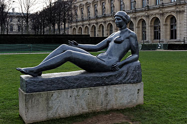 Jeune fille allongée, 1921, Jardin des Tuileries, Paris.