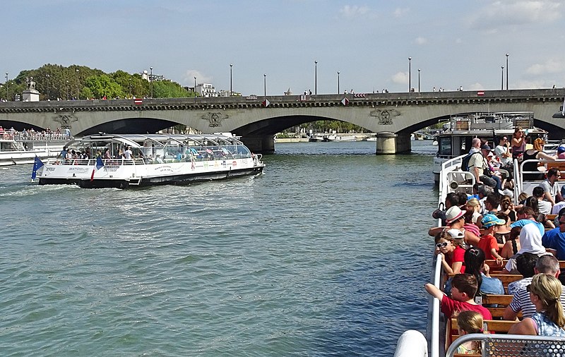 File:Paris Pont d'Iéna (bateau bus).JPG