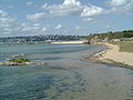 Platja de Pedreña, al fons la ciudad de Santander.