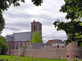 Stadsmuur met Sint Nicolaaskerk