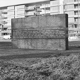 Het monument in (of voor) 2001