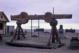 End of Iditarod race monument a Nome