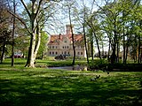 Blick vom Park auf das Schloss