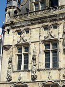 Hôtel de ville de Compiègne[14]​ (1505-1511).