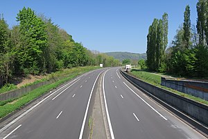 D’ Route nationale 66 z’ Remiremont ìm Département Vosges, Rìchtung Nordwäscht.