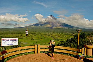 The volcano from a viewdeck in Ligñon Hill.