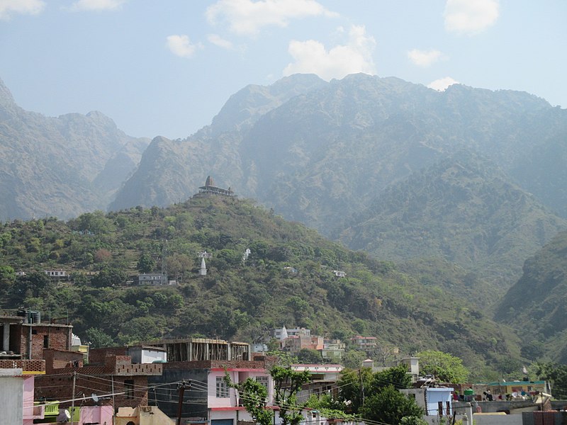 File:A Hindu temple on hilltop at Katra, Jammu & Kashmir.jpg