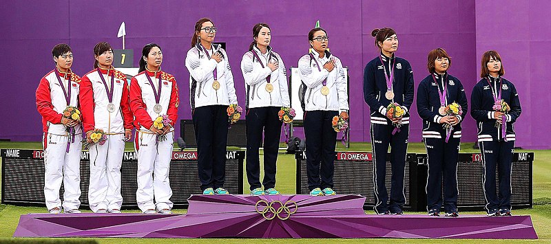 File:KOCIS Korea London Olympic Archery Womenteam 04 (7682352872).jpg