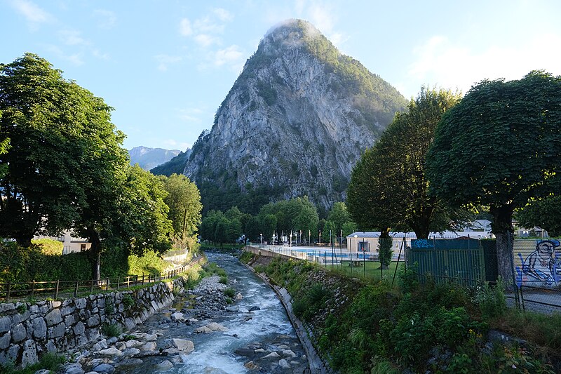 File:Le Fier & Roche à l'Agathe @ Thônes (51306563855).jpg