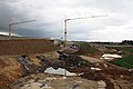 Arbeiten an einer neuen Straßen­über­führung über die Neu­bau­strecke und Autobahn bei Tem­menhausen auf der Albhochfläche (Mai 2013)