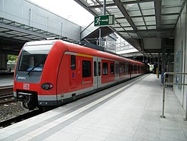 elektrisch treinstel op Station Berlin Südkreuz