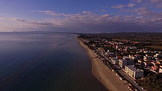 Follonica beach part one (31991327216).jpg