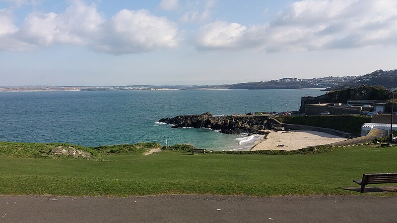 File:Porthgwidden-Beach.jpg