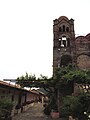 photographie couleurs : une église et son clocher