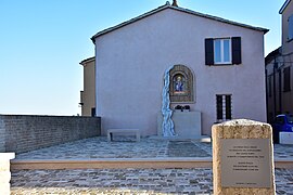 Piazzetta delle Grazie con targa.jpg