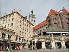 Église Saint-Pierre de Munich (Peterskirche) et Haus Neumayr