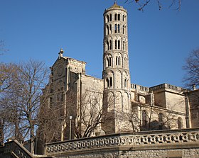 Iliz-veur Saint-Théodorit hag an tour Fenestrelle.