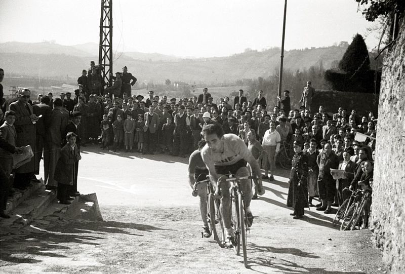 File:Celebración de una prueba de ciclocross en San Sebastián (5 de 23) - Fondo Marín-Kutxa Fototeka.jpg