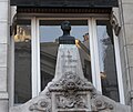 Statue d'Eugène Scribe à l’angle de la rue Saint-Denis et de la rue de La Reynie à Paris.