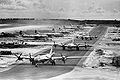 B-29-Superfortress-Bomber beim Start auf dem Flugplatz West Field, Tinian 1945