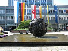 Kugelbrunnen vor dem Neuen Rathaus