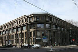 Le bâtiment des frères Perret, inscrit aux monuments historiques en 1965, conservé et intégré au nouvel ensemble (photographie de 2012).