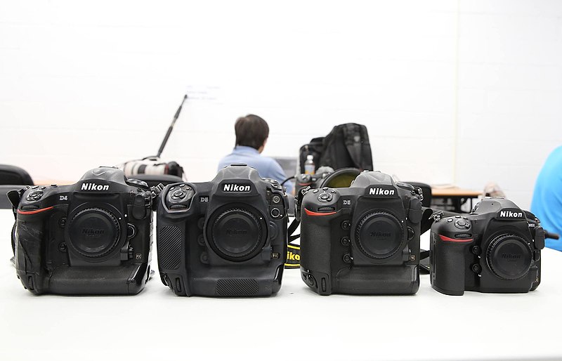 File:Nikon D4, Nikon D5 and Nikon D850 20180727.jpg