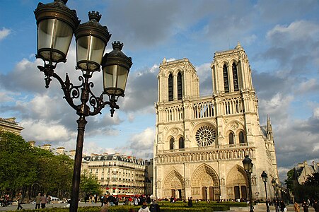 A wide angle view of Notre-Dame's western facade