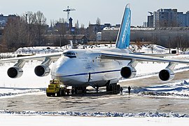 Antonov An-124.