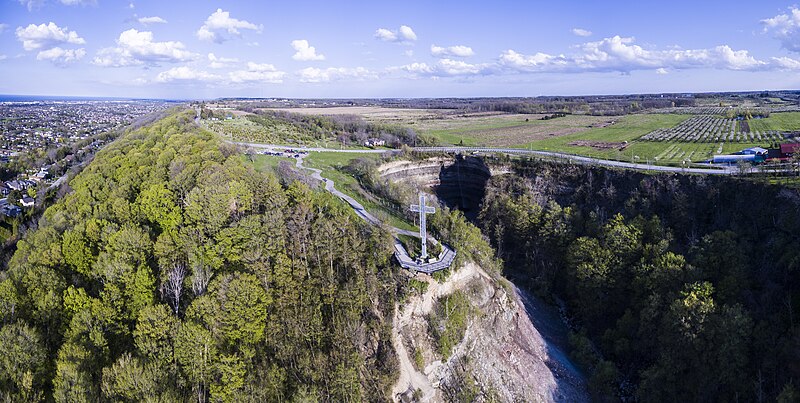 File:Devil's Punch Bowl (26908064192).jpg