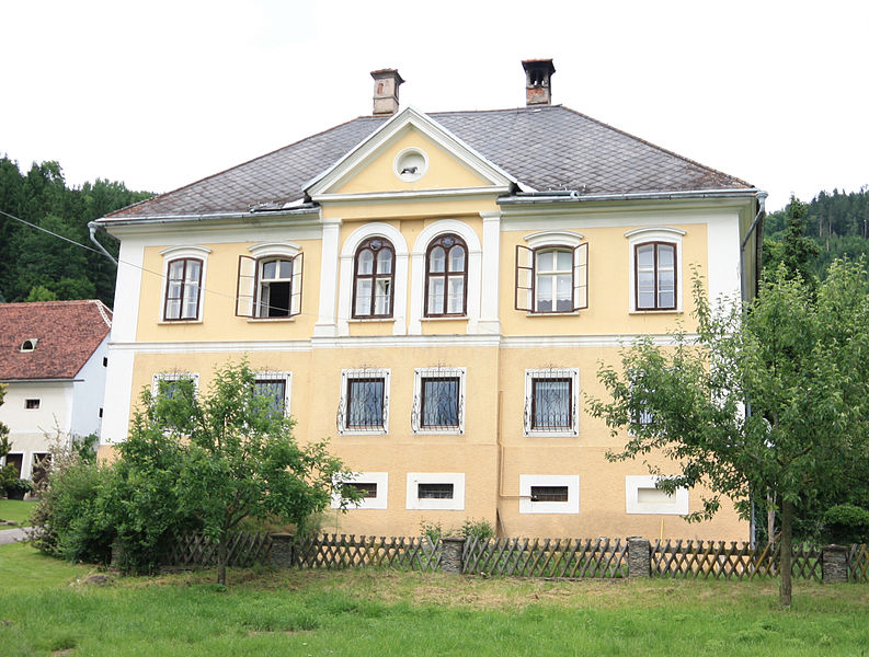 File:Gutshaus Rabenstein, Althofen.jpg