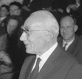 Piet Zwart in 1964 tijdens de uitreiking David Roëllprijs