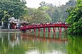 Le pont du Soleil levant sur le lac Hoan Kiem