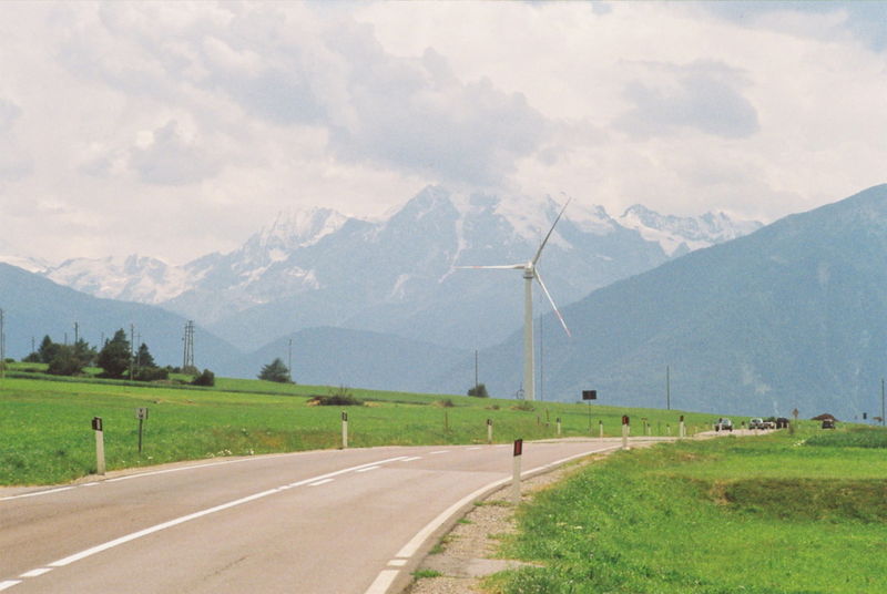 File:Reschenpass Suedrampe.jpg