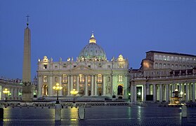 Scorcio in notturna della basilica di San Pietro in Vaticano