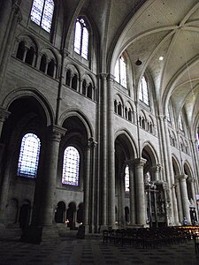 Elevation of Sens Cathedral: three levels; the tribune above the aisle, typical for Early Gothic or Primary Gothic, is still missing.