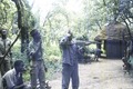 Reclutes del PAIGC aprenent a disparar, Ziguinchor, Senegal, 1973