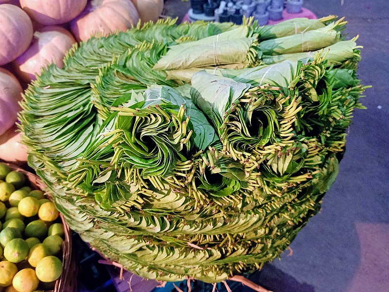 File:Betel leaves for selling in the market 01.jpg